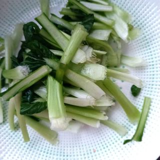 煮肉炒黑塌菜的做法步调：3