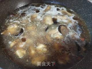 啤酒喷鼻菇焖鸡肉的做法步调：5