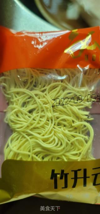 丸子煮竹降鸡蛋里的做法步调：2