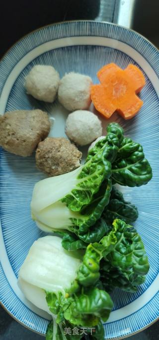 丸子煮竹降鸡蛋里的做法步调：1