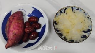 白薯银耳羹的做法步调：1