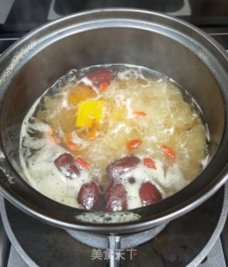 白薯银耳羹的做法步调：5