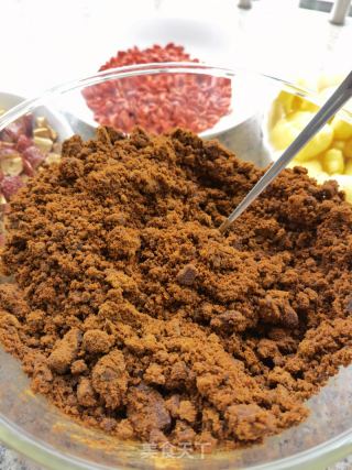 白糖玫瑰姜枣茶的做法步调：4