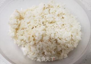 洋葱鸡蛋炒米的做法步调：1