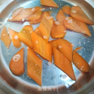 五花肉炒喷鼻干柿子椒的做法步调：7