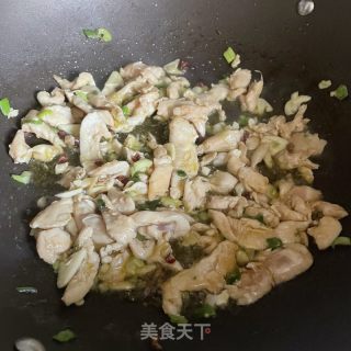 包菜炒鸡胸肉的做法步调：6