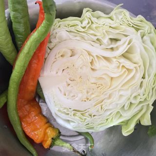 包菜炒鸡胸肉的做法步调：3