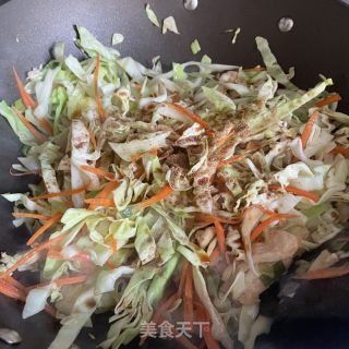 包菜炒鸡胸肉的做法步调：8