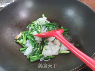 年夜蒜炒魔芋结的做法步调：4