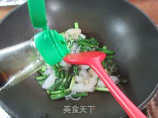 年夜蒜炒魔芋结的做法步调：5