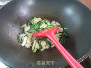 年夜蒜炒魔芋结的做法步调：8