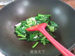年夜蒜炒魔芋结的做法步调：3