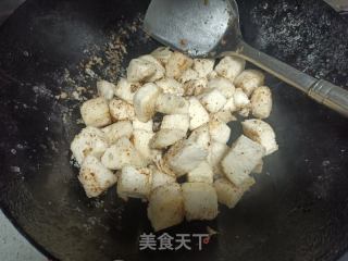 喷鼻葱炒馒头的做法步调：12