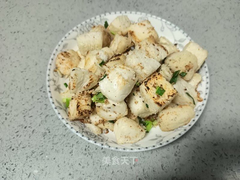 喷鼻葱炒馒头的做法