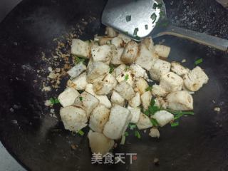 喷鼻葱炒馒头的做法步调：14
