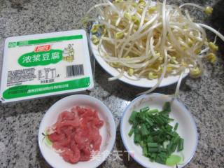 肉丝黄芽菜煮豆腐的做法步调：1