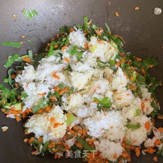 蛋炒饭的做法步调：7