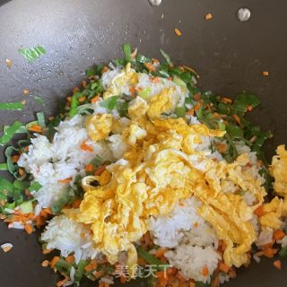 蛋炒饭的做法步调：8