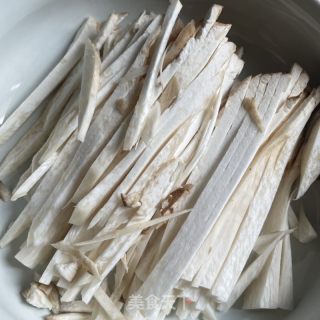 青椒炒杏鲍菇的做法步调：4
