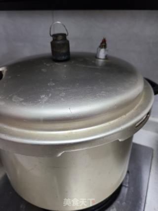 干白薯丝乌豆米粥的做法步调：7
