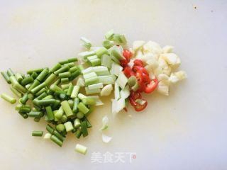 炒凉粉的做法步调：2