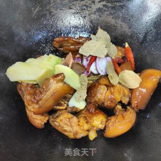 黄豆焖猪蹄的做法步调：12