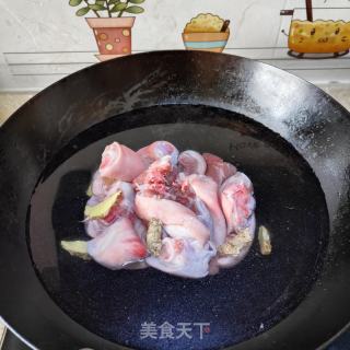 黄豆焖猪蹄的做法步调：1
