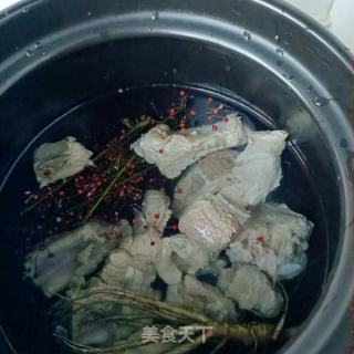 土着土偶参鸡腿菇炖排骨的做法步调：10