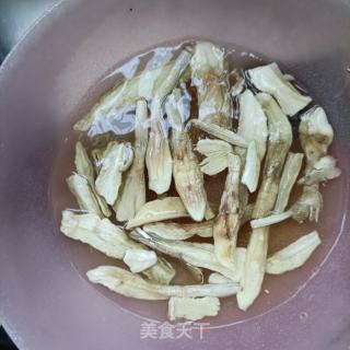 土着土偶参鸡腿菇炖排骨的做法步调：3