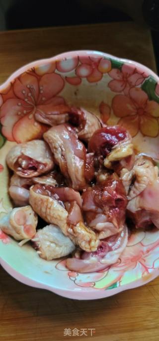 鸡腿焖薯仔的做法步调：2