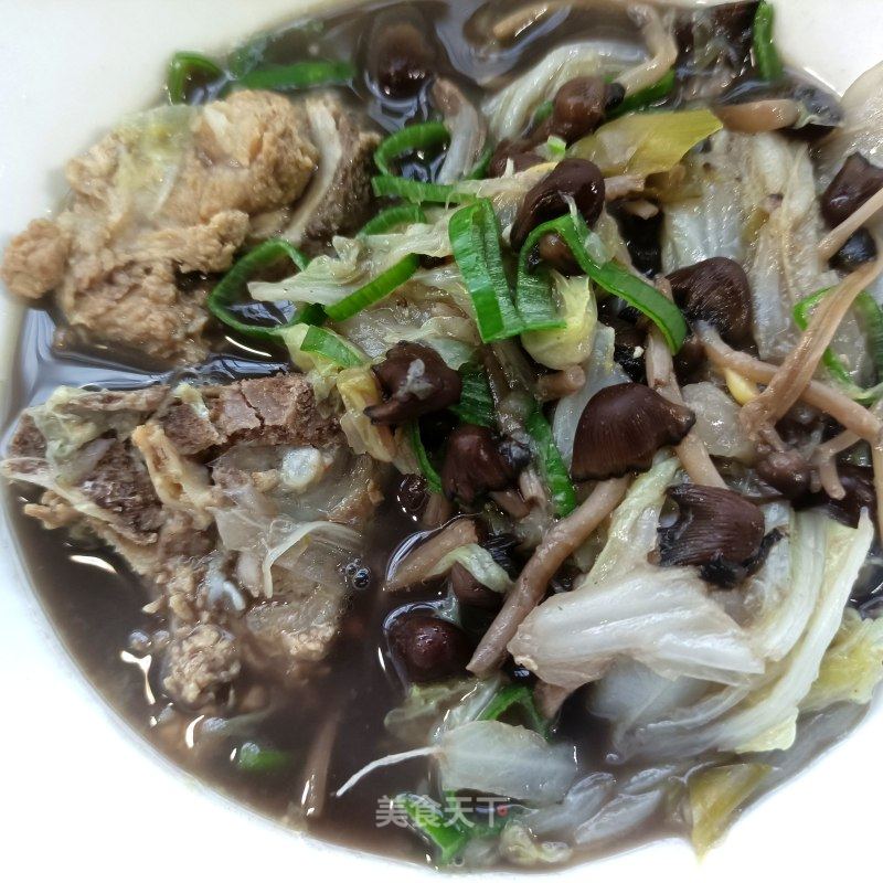 龙骨利剑菜炖小鸡枞菌的做法