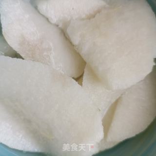 彩虹梨炖雪蛤的做法步调：2