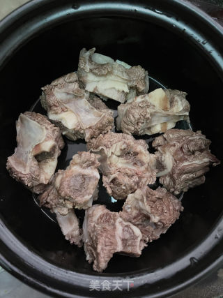 牛排骨浑汤的做法步调：3