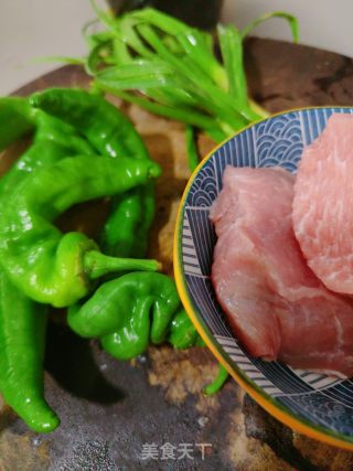 青椒肉丝的做法步调：1