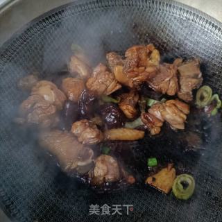 板栗烧鸡腿的做法步调：16
