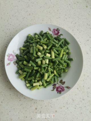 蒜苔炒肉的做法步调：2