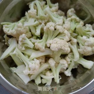 肉沫炒花椰菜的做法步调：1