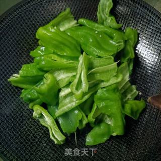 猪肉炒薄皮辣椒的做法步调：6