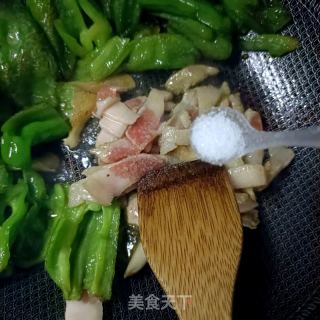 猪肉炒薄皮辣椒的做法步调：9