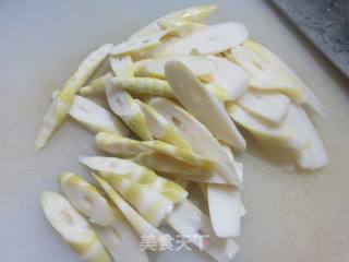 油里筋炒家山笋的做法步调：2