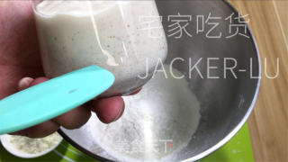 波兰种炼乳里包，易收缩推丝，进口坚实且奶喷鼻味实足。的做法步调：1