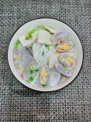 花甲肉饼粿条汤的做法步调：11