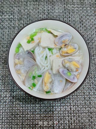 花甲肉饼粿条汤的做法步调：12