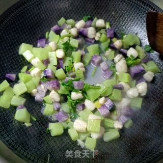 莴笋陈贝炒冰淇淋萝卜的做法步调：12