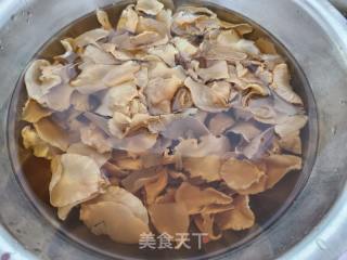 莴笋干炒鸡蛋的做法步调：2