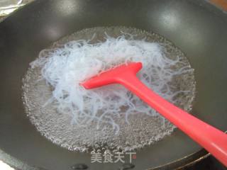开洋韭黄炒魔芋丝的做法步调：2