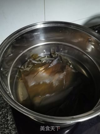 海带鸭子汤的做法步调：4