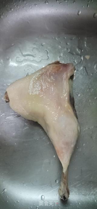 腊鸭腿芥菜汤的做法步调：1