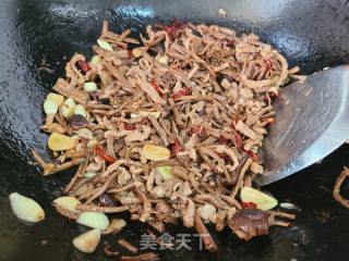 茶树菇炒肉丝的做法步调：8