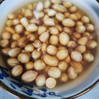 花死米烧鸡爪的做法步调：1